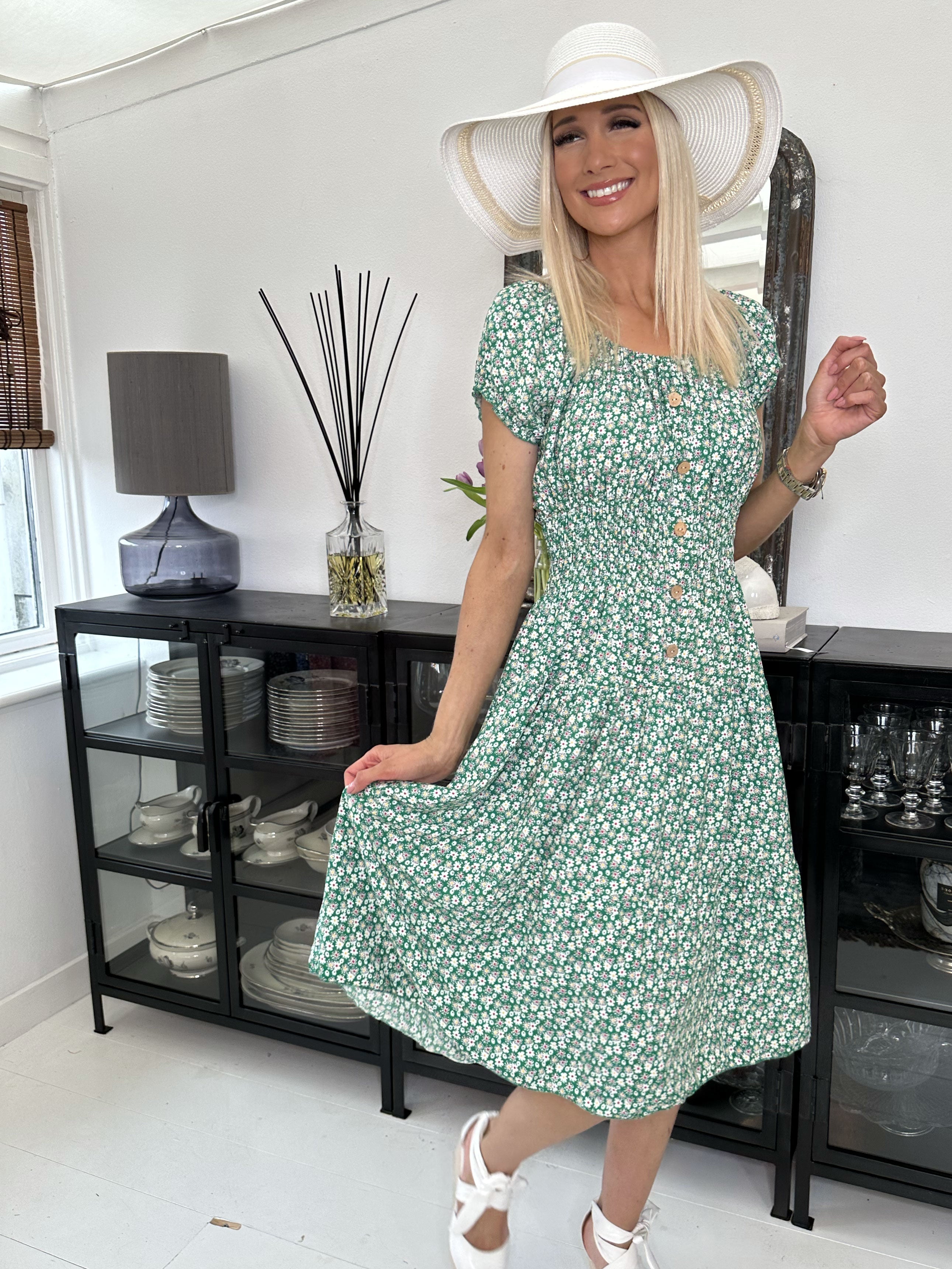 Finalia flower short - Sød småblomstret kjole med pufærmer og elastik i taljen